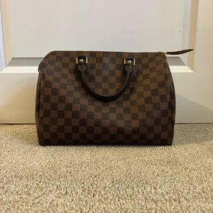 Barely used LV Speedy 30. Retails for $1550.
